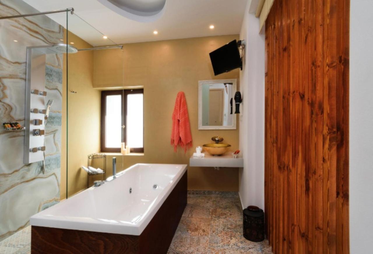 Diamond Luxury Suites Chania  ภายนอก รูปภาพ